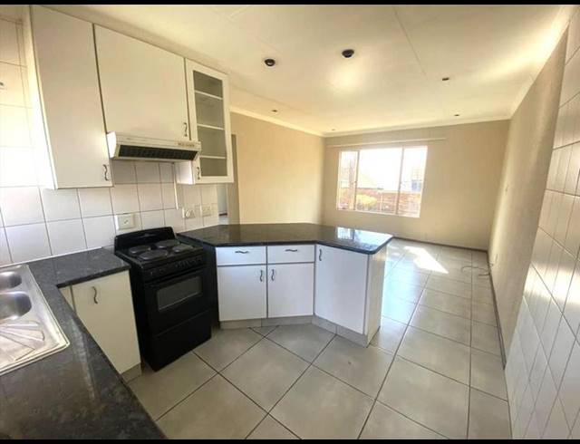 2 BEDROOM PROPERTY TO RENT IN LAKEFIELD